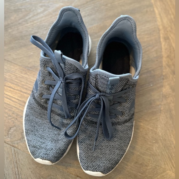 Adidas Size 9.5 Women’s Shoes - Picture 2 of 6